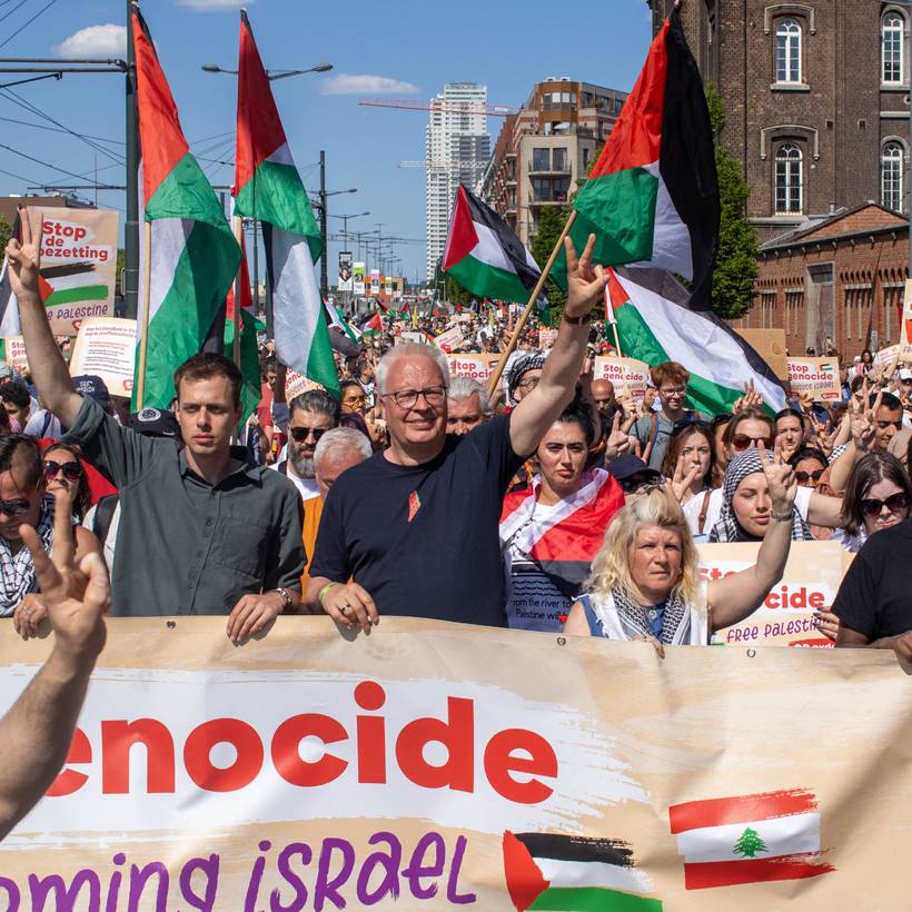 Peter Mertens, Jos D'Haese en andere kopstukken van de PVDA op de betoging voor Palestina op 11 mei 2025 in Brussel.